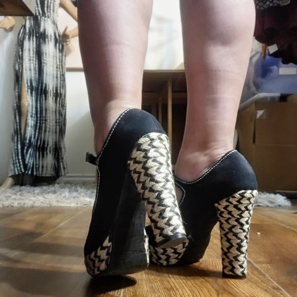 American Rag Black and Tan Platform Heels - Picture 4 of 14